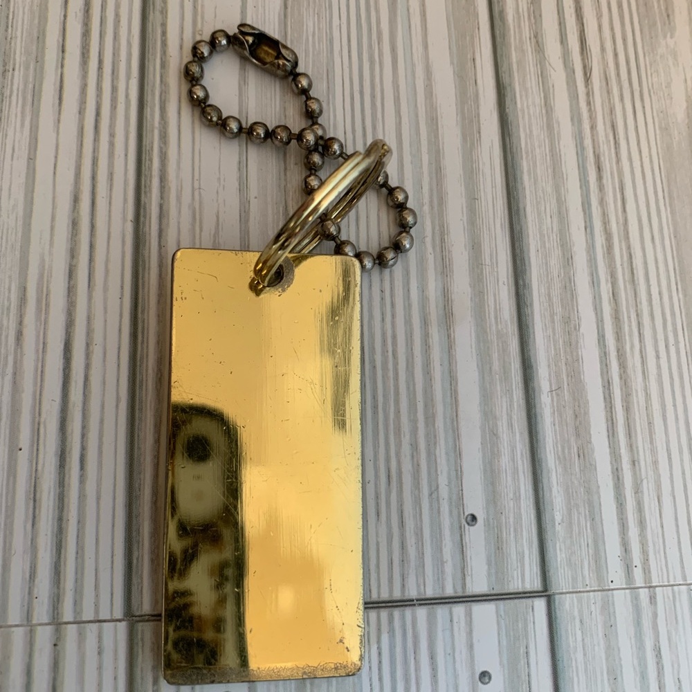 Steve Madden Gold Rectangular Logo Keychain - Picture 2 of 2
